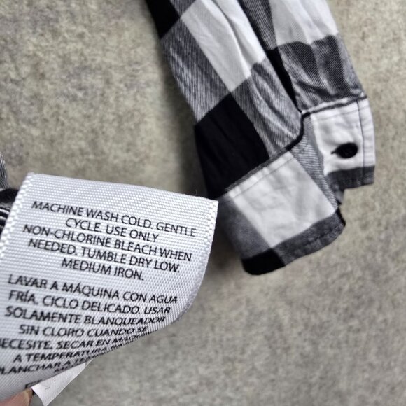 Terra & Sky Womens Button-Down Plaid Shirt Black & White Size 4X 100% Rayon - Picture 4 of 7